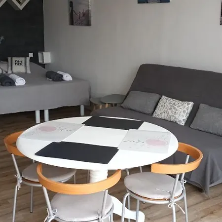 Mike D48 Apartment